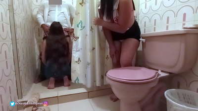 Bidh banaltram a’ lorg dotair a’ fucking euslainteach ann an seòmar-ionnlaid an ospadail / PÀIRT 1 / NicoleLondrawer / Chiquicandy